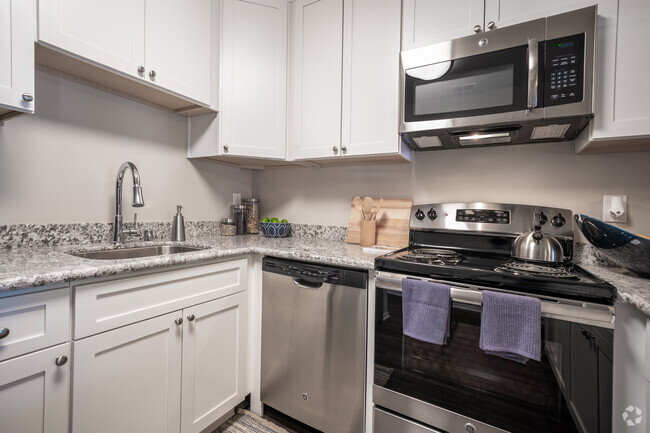 2BR, 1BA - The Monterey - Las Ventanas Apartments