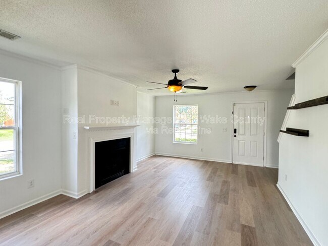 Photo - 2 Bellmore Ct