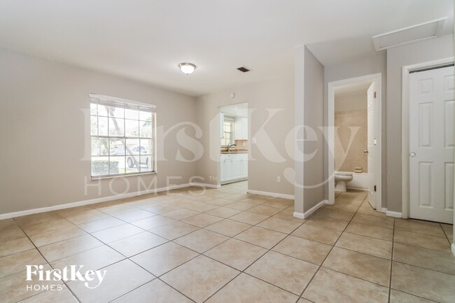 9303 N Edison Ave