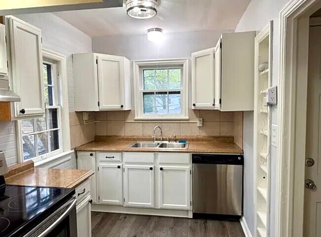 Photo - 3682 Glencairn Road