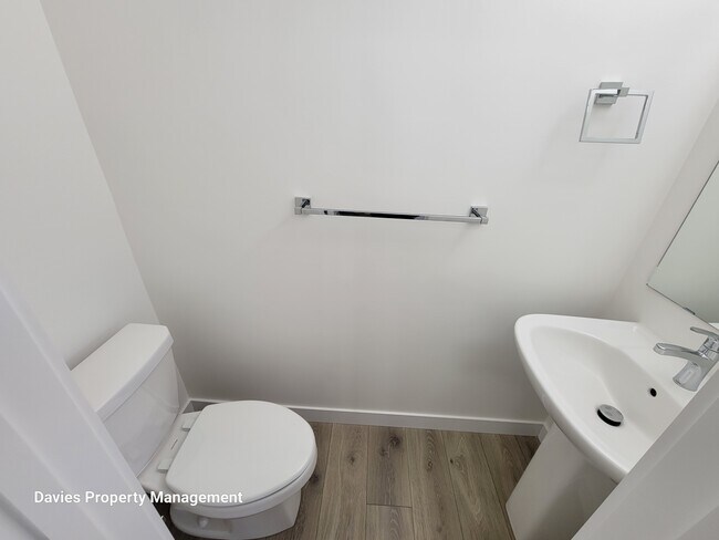 Photo - 2710-2766 66 St SW