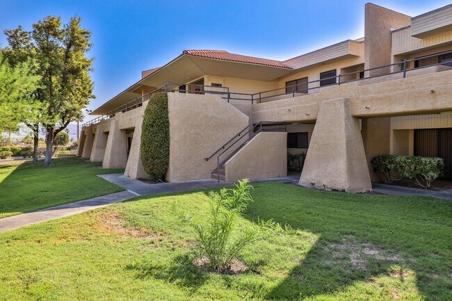 2822 N Auburn Ct Unidad 208