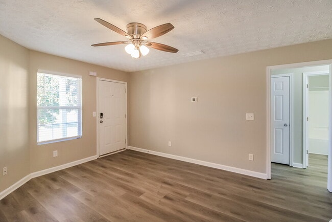 Photo - 423 Underwood Ct