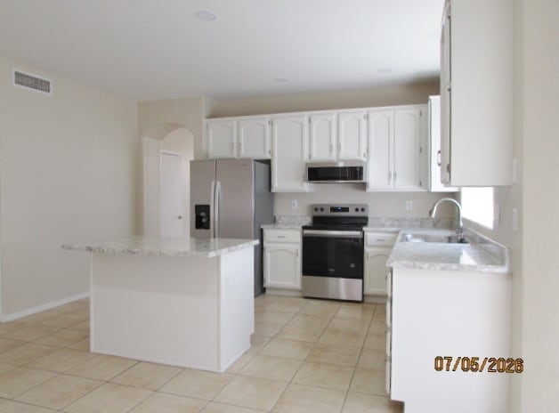 Building Photo - 6135 W Navajo Dr