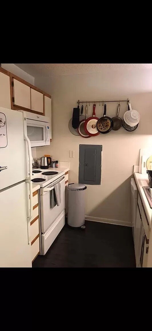 Room in Condo on University Ct