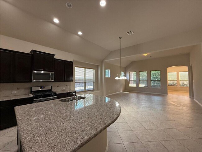 Photo - 633 Peregrine Way