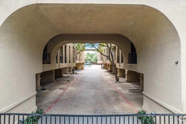 Photo - Colonnade At Turtle Creek