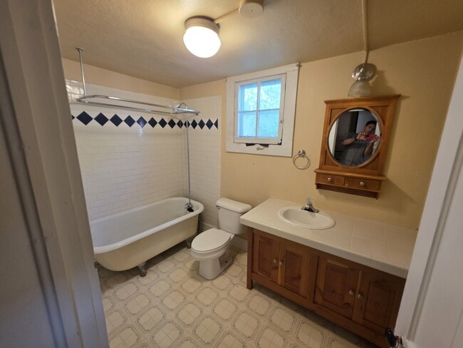 Photo - 228 E 2nd St