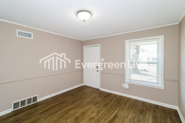 Photo - 3196 Southbridge St