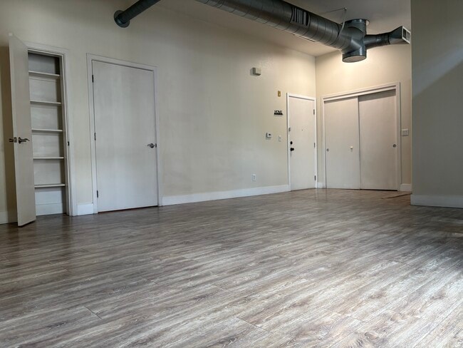 Camino de entrada - 289 3rd St Unidad 4