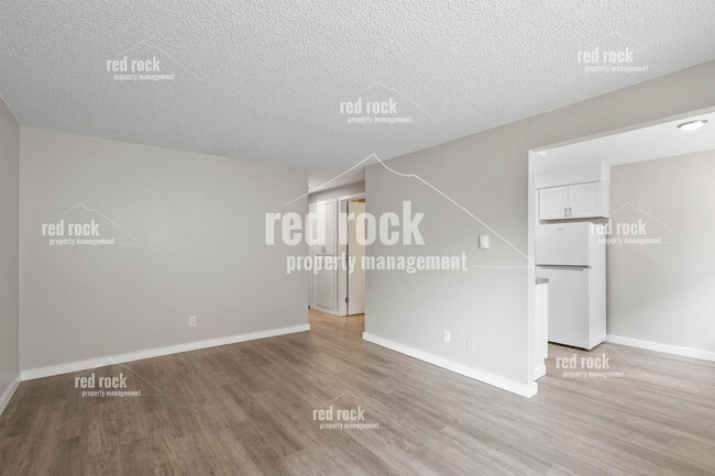 Photo - 2422 E Diamond Ave