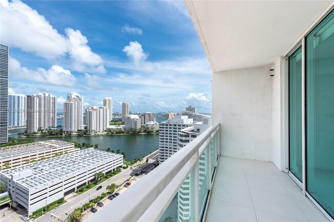 Photo - 950 Brickell Bay Dr Unidad 2208 Rental