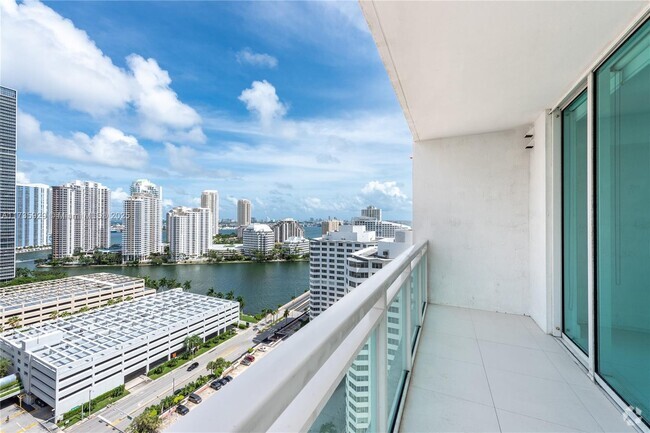 Building Photo - 950 Brickell Bay Dr Unit 2208 Rental