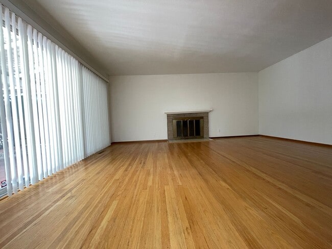 Photo - SANTA CLARA - 4 bedroom home with hardwood floors