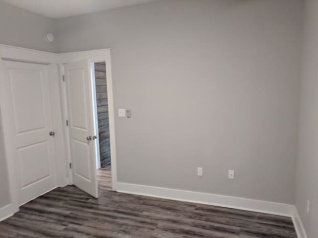 Photo - 1657 Mayhew St