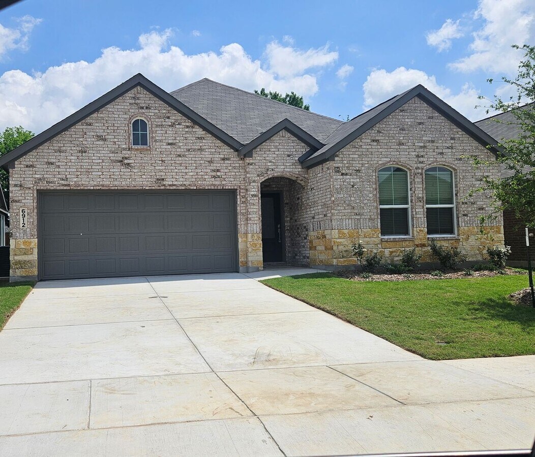 Comfort, Style & Space in One Perfect Home Ready for Move-In - Comfort, Style & Space in One Perfect Home Ready for Move-In