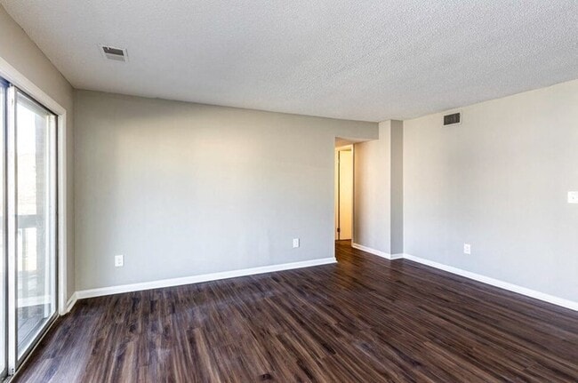 Photo - Oakside Apartments Unit E06