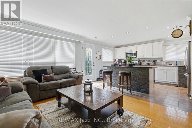 Photo - 1235 Somerville St