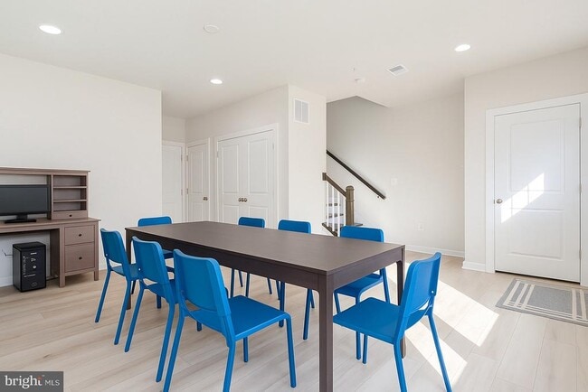 Building Photo - 8642 Satinwood Dr