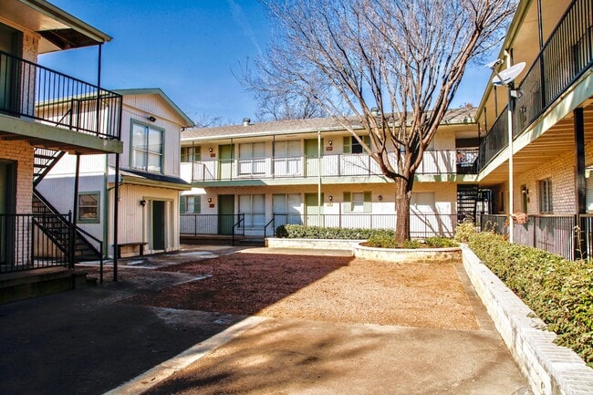 Photo - Gaston Flats