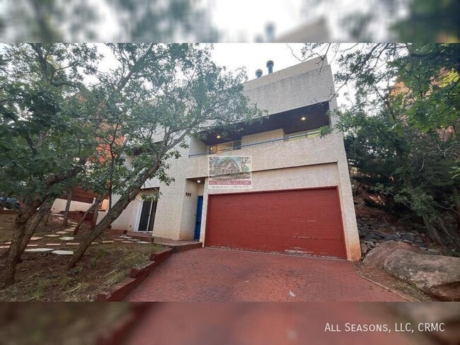 Building Photo - 127 Yale Ave