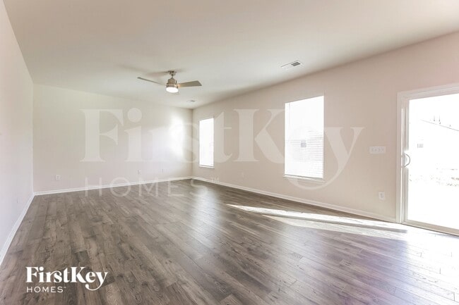 Photo - 1303 Eagledale Pl