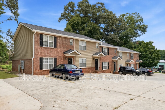 Photo - 525 Lawson St
