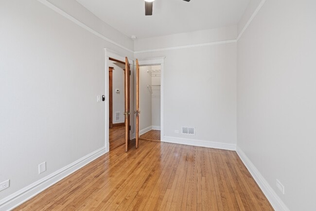 Photo - Garden unit: Renovated 1 bed in Logan Square - Now Leasing! Unidad 3225-G