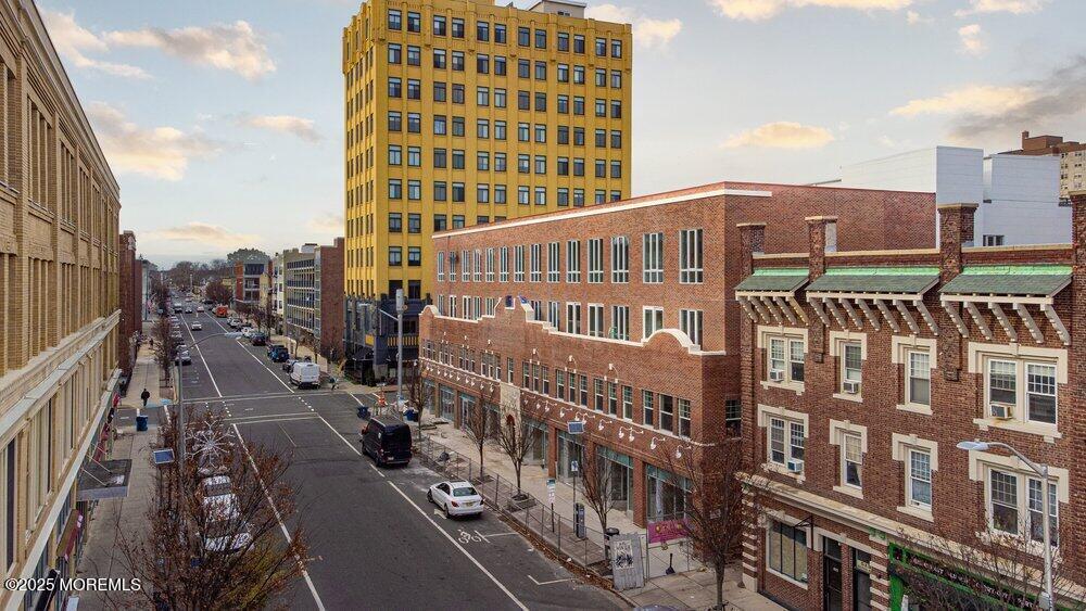 Photo - 527 Bangs Ave Unidad 302