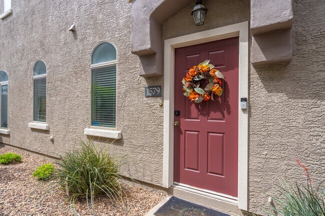 Photo - 2402 E 5th St