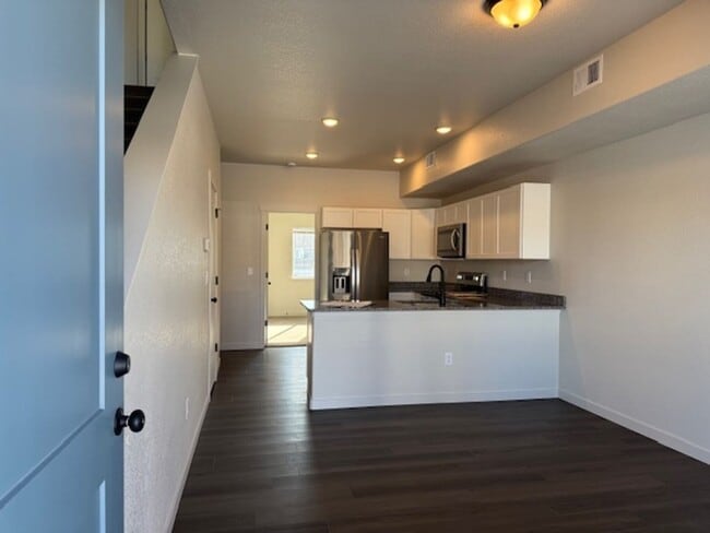 Photo - House For Lease