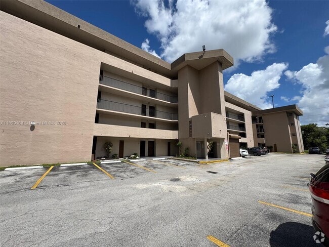 Building Photo - 816 NW 87th Ave Unit 407 Rental