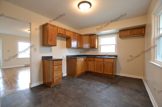 Photo - 205 Algonquin St