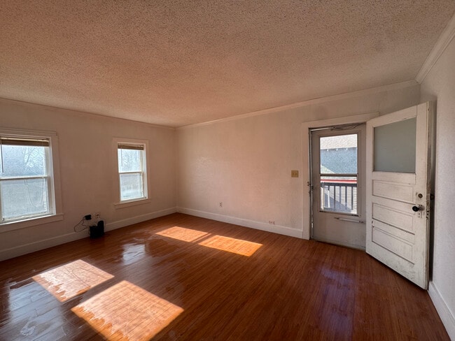 Photo - 326 E Vine St