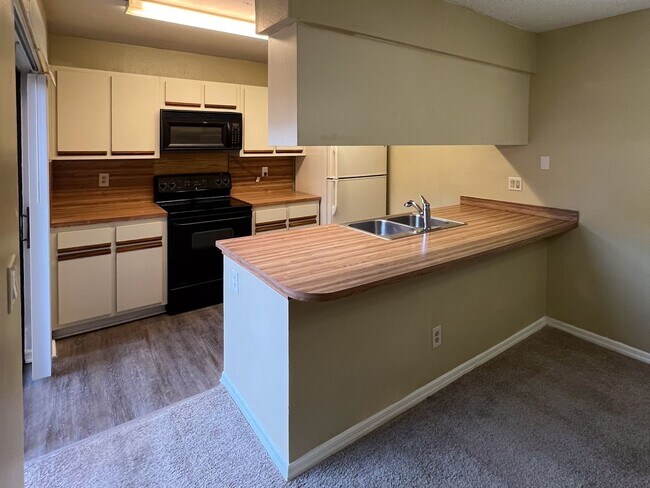 Photo - Two-Bedroom 2 story townhome- Prime location off Conroy near Millenia!!