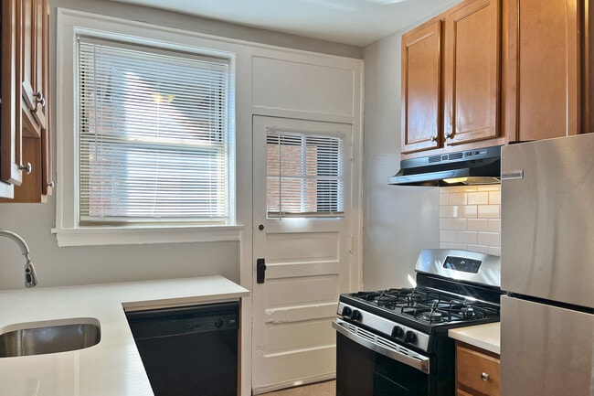 Building Photo - 8-12 Van Buren St. and 336-350 S. Austin B... Rental