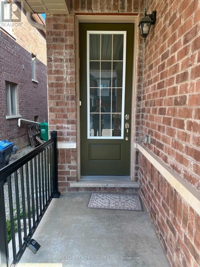 Photo - 92 Folgate Cres