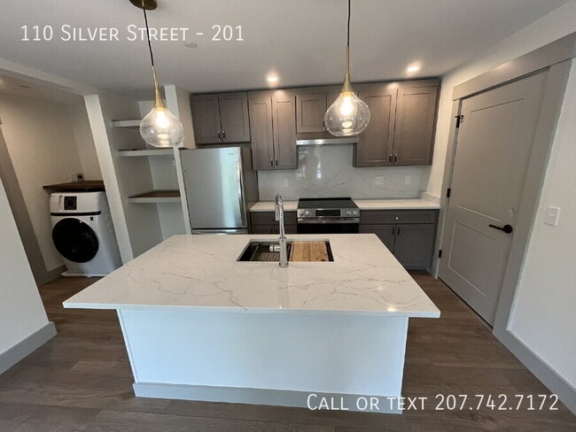 Building Photo - 110 Silver St Unit 201