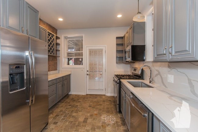 Photo - 2757 W Logan Blvd Unidad G