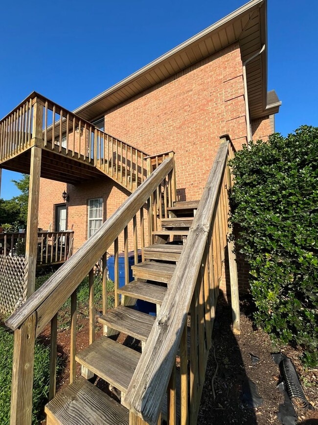 Building Photo - 1611 Meadow Spring Dr Unit #3 Rental