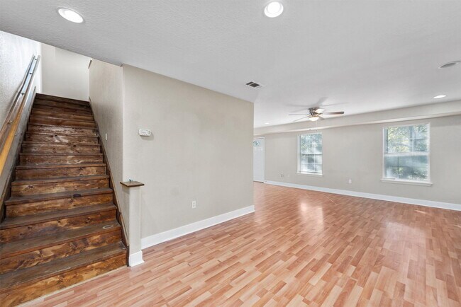 Photo - 1728 Connorvale Rd