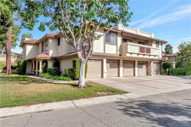 25245 Tanoak Ln