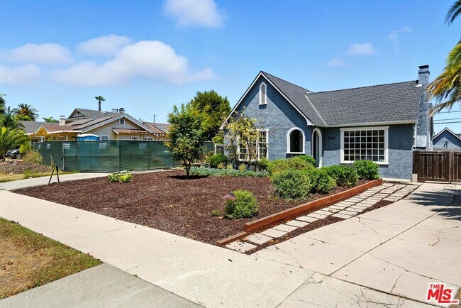 Photo - 5428 S Victoria Ave