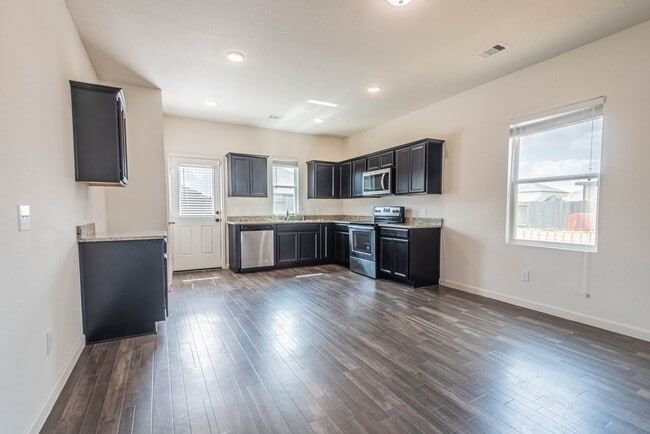 Photo - 1012 Blue Beech Ln
