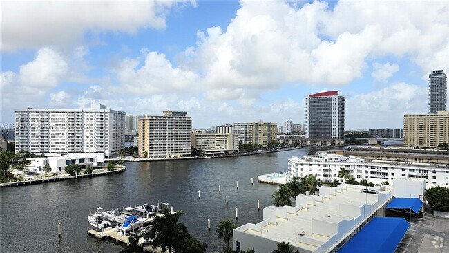 Building Photo - 1965 S Ocean Dr Unit 9B Rental