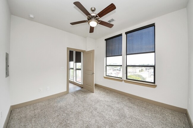 Photo - 3800 Main St