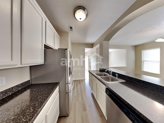 Photo - 7867 Ashenden Dr