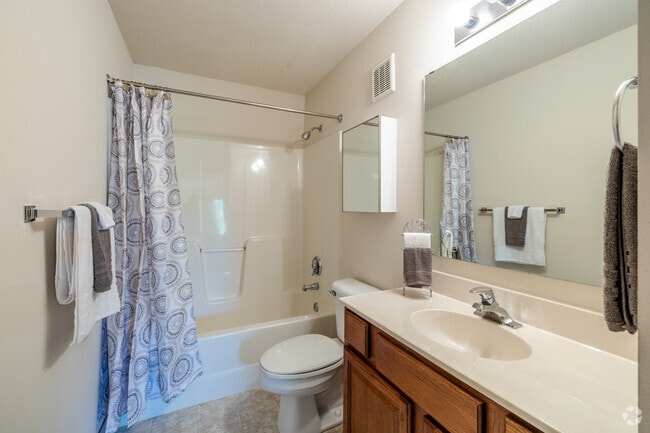 2BR, 2BA - 1,064SF - Bathroom