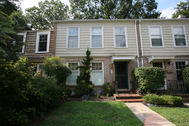 Crofton Triangle Townhome - Crofton Triangle Townhome