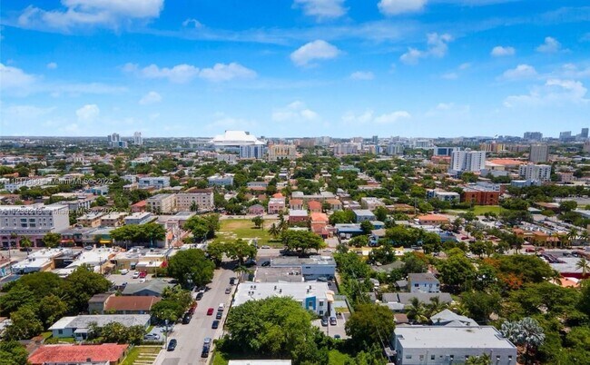 Photo - 905 SW 13th Ct Unidad 909